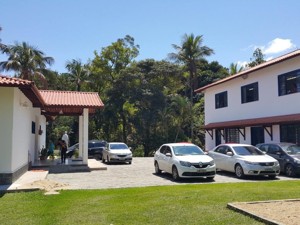 Clinica em Piraí - RJ estacionamento