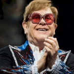 Elton John e a superação do vício em álcool e drogas: saiba como ele conseguiu elton-john-e-a-superação-do-vício-em-álcool-e-drogas-saiba-como-ele-conseguiu (3)