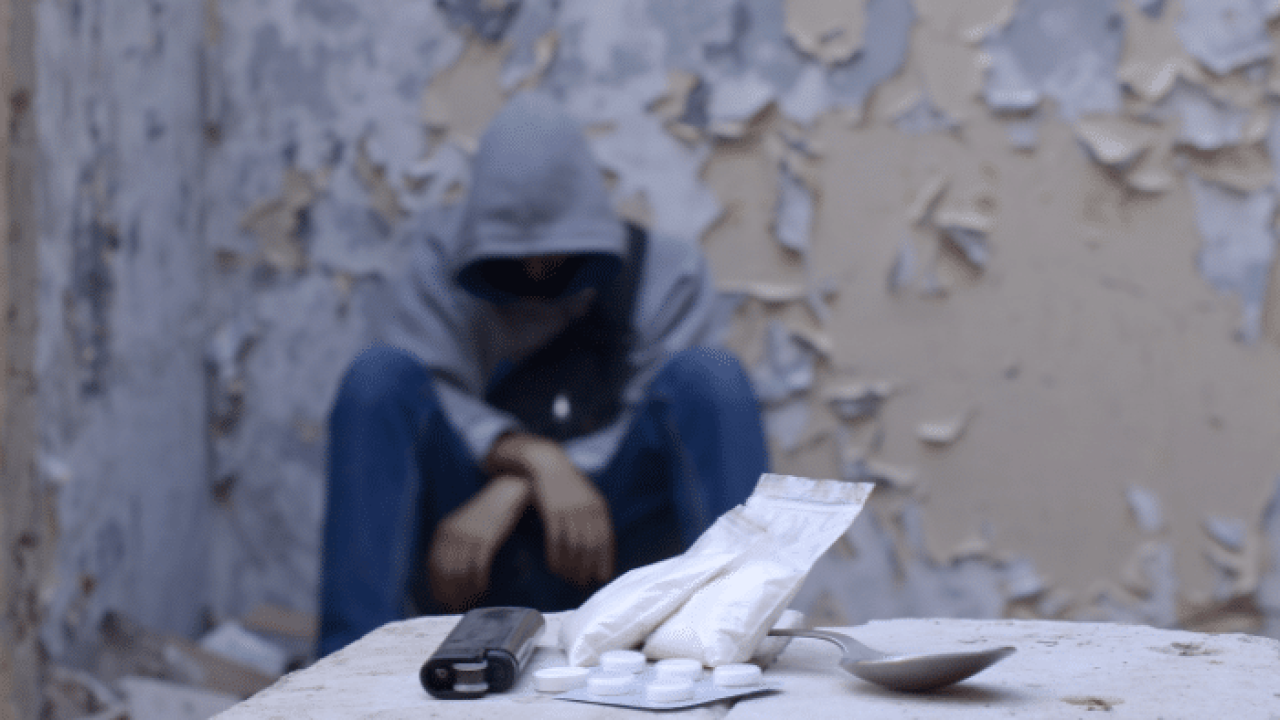 impactos-da-heroína-na-vida-de-um-dependente-químico