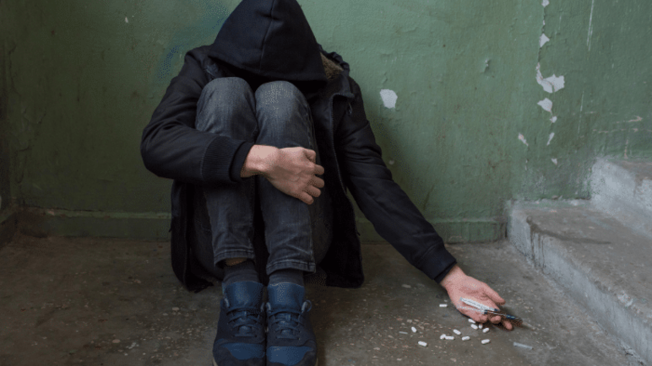 relação entre ansiedade e uso de drogas